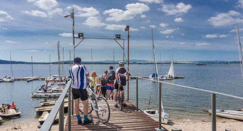 Zdjęcie rodzinnej wycieczki rowerowej
