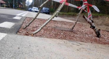 Wjechał w wykop, uszkodził sobie auto. Strażnicy interweniowali przy... studzience 
